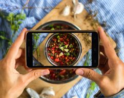 4 strategies to promote your restaurant on Instagram.